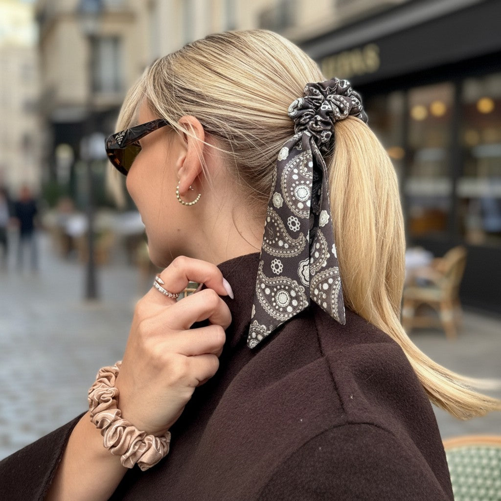 SILK& Bow Silke Sløjfe – Paisley Brun