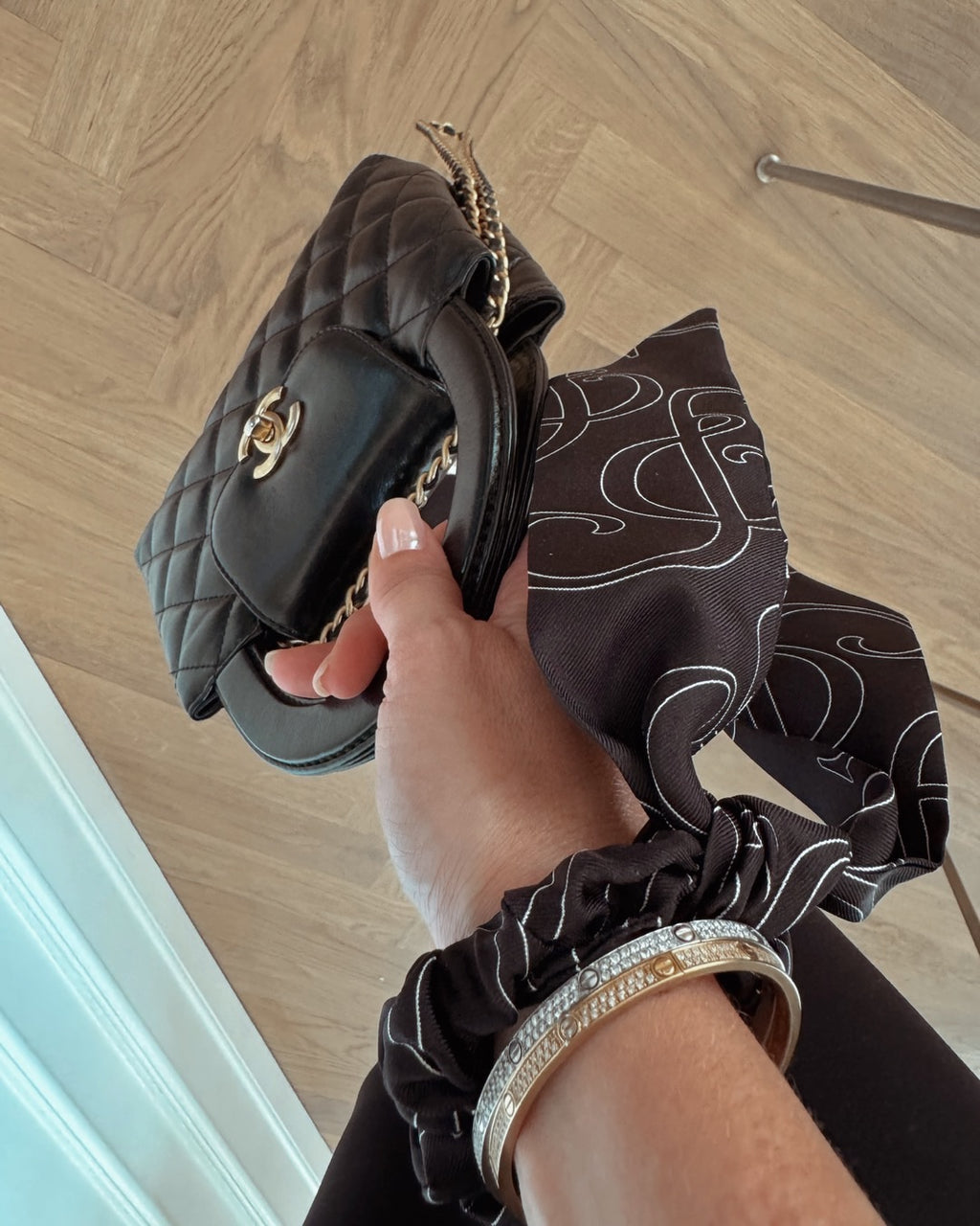SILK& BOW BLACK