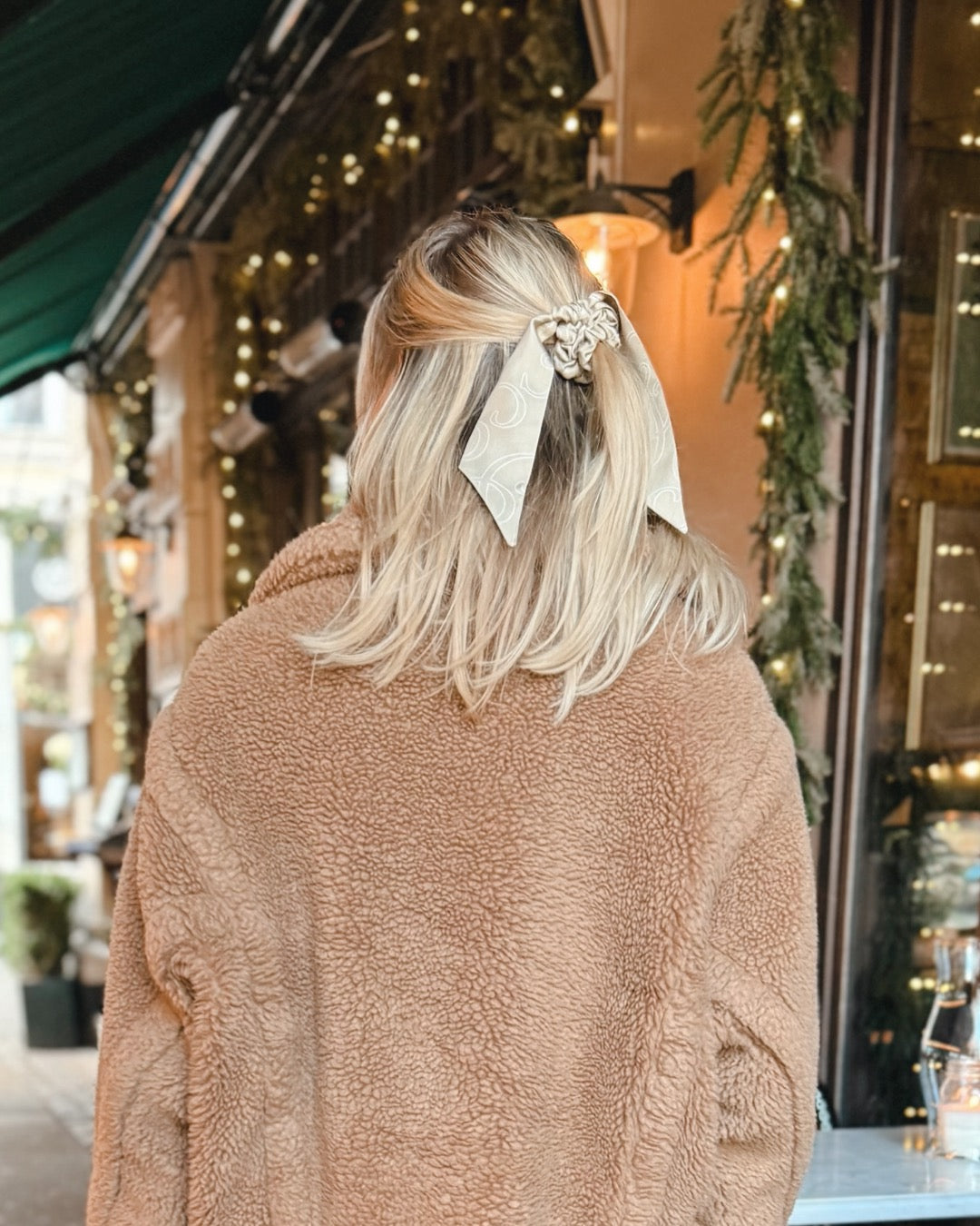 SILK& BOW HUMUS