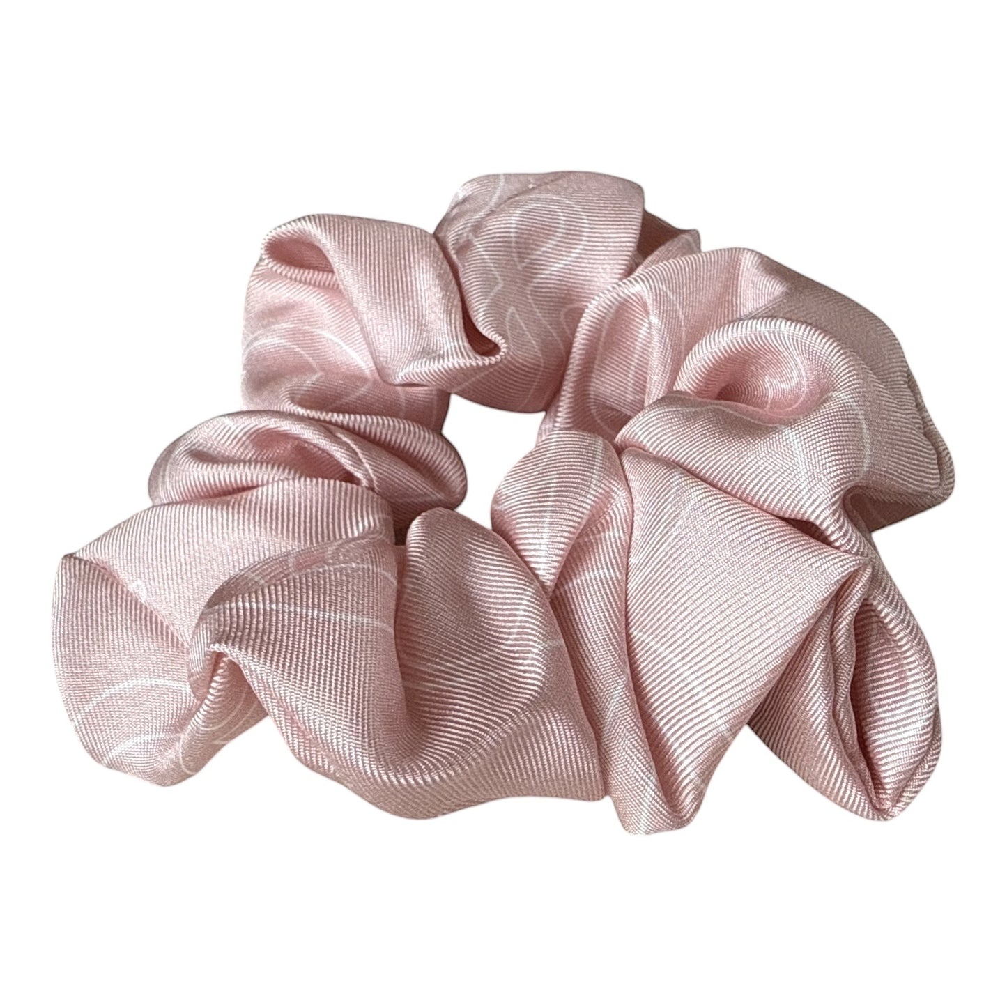 SILK& Scrunchie Maxi in rose pink 100% Italian silk with a subtle pattern, hand-sewn in Italy.