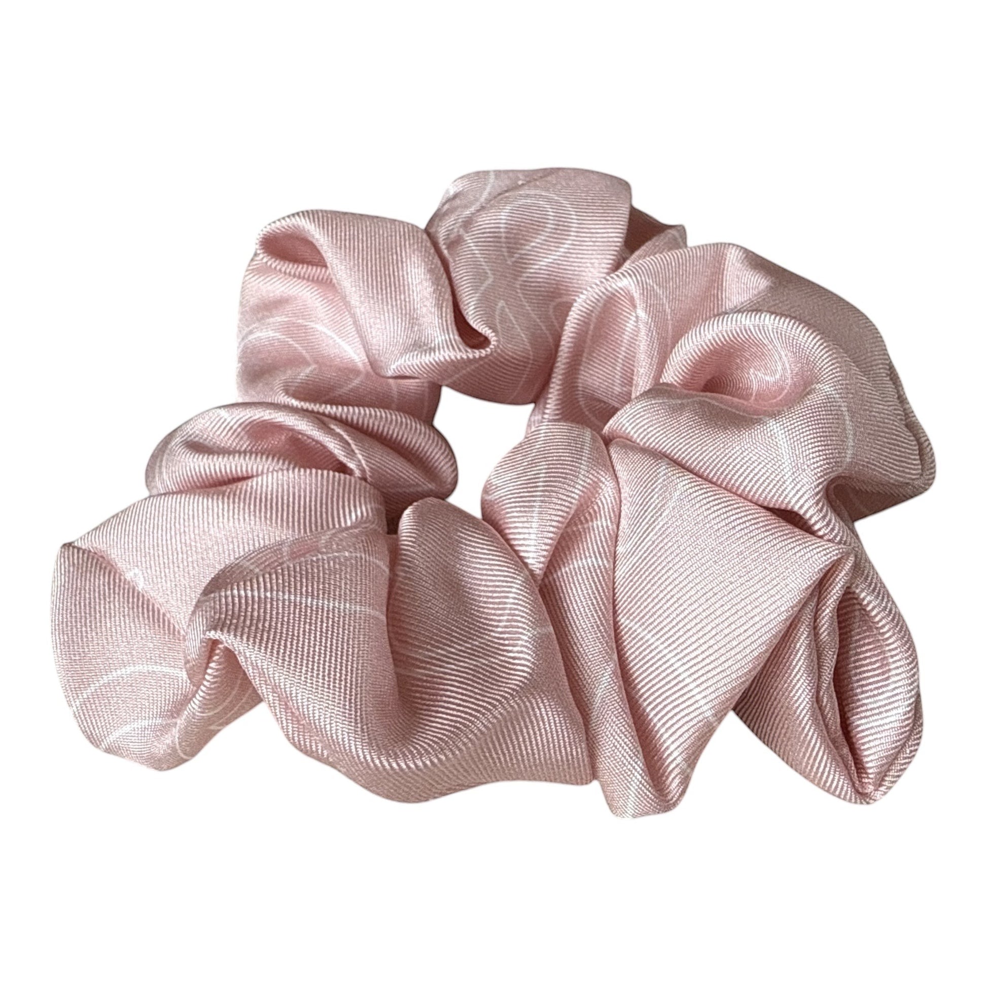 SILK& Scrunchie Maxi in rose pink 100% Italian silk with a subtle pattern, hand-sewn in Italy.
